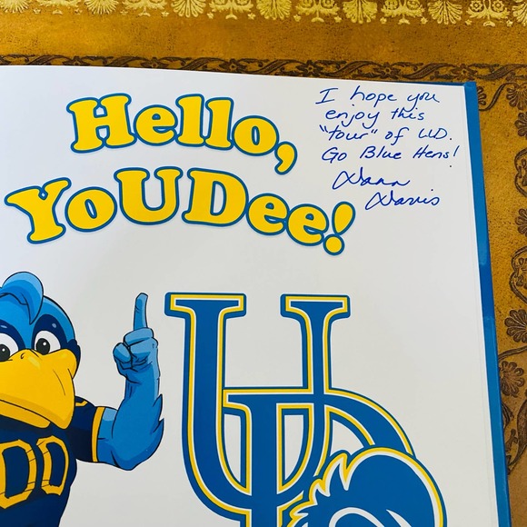 Hello YoUDee! Autograph Hardcover Book Blue Hen Universty of Delaware Dana Davis - Picture 4 of 6